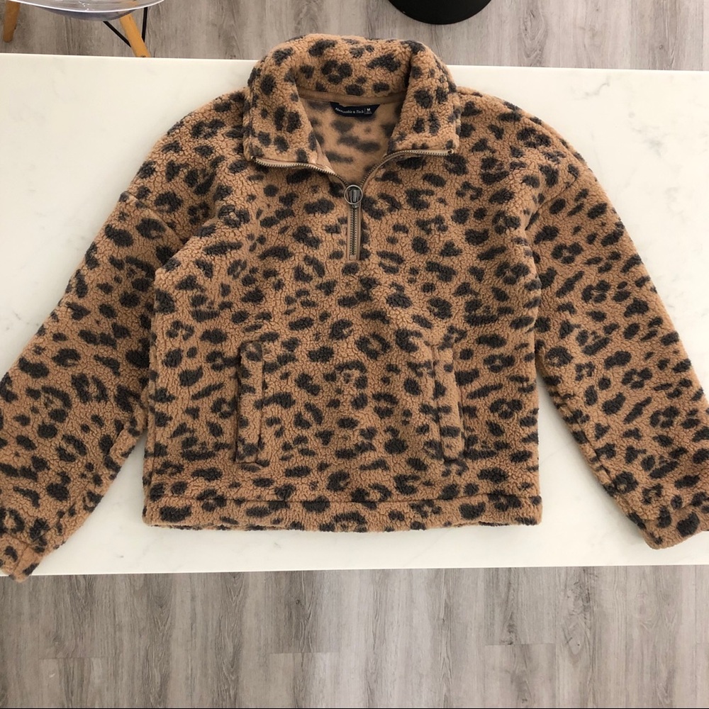 ABERCROMBIE & FITCH Leopard Sherpa Pullover M